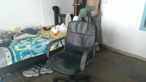 Snapshot of julfigo chatting on 06-23-26, 04:27 Julfigo online show from 06-23-26, 04:27