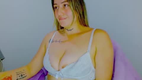 Snapshot of juli_69 chatting on 12-16-25, 09:31 Juliana Torres online show from 12-16-25, 09:31