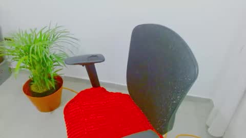 Snapshot of juli_69 chatting on 12-17-25, 09:37 Juliana Torres online show from 12-17-25, 09:37