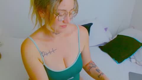 Snapshot of juli_69 chatting on 02-04-26, 06:58 Juliana Torres online show from 02-04-26, 06:58