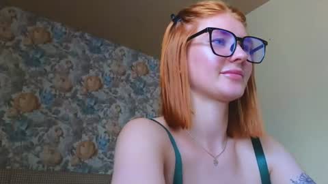Snapshot of juli_ginger chatting on 07-15-26, 09:25 Julia online show from 07-15-26, 09:25