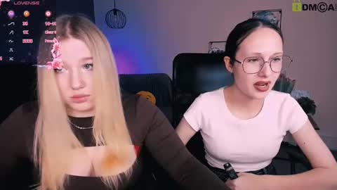 Snapshot of juli_kisss chatting on 03-08-25, 01:25 juli kisss online show from 03-08-25, 01:25