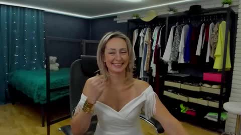 julia__cherry_ online show from 12-05-25, 01:20