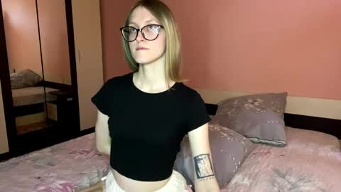 julia_charm online show from 05-26-26, 04:58