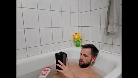 julia_official online show from 02-02-26, 09:35