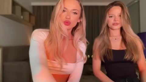 Julia R Le online show from 10-23-25, 07:01