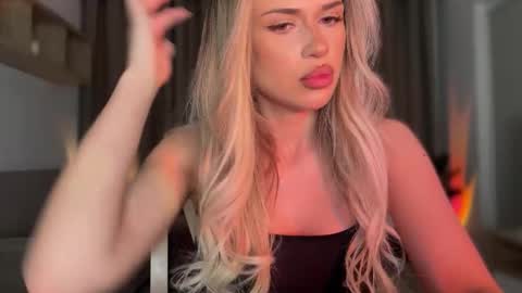 Julia R Le online show from 11-17-25, 11:10