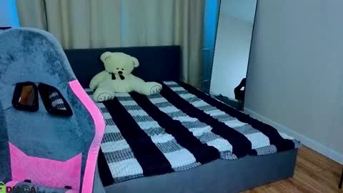 Snapshot of julia_shyy chatting on 06-02-26, 01:51 Julia Shyy online show from 06-02-26, 01:51