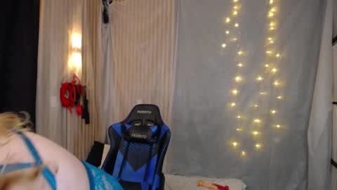 Juliana online show from 01-23-25, 04:09