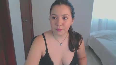 Snapshot of julia_wonder chatting on 10-31-25, 04:19 Julia online show from 10-31-25, 04:19