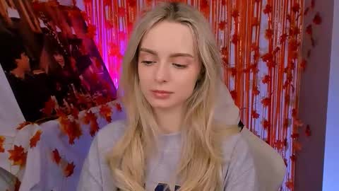 Snapshot of juliabrewwer chatting on 11-17-25, 01:06 Julia online show from 11-17-25, 01:06