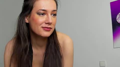 Snapshot of juliahunts chatting on 11-24-25, 05:40 JuliaHunt online show from 11-24-25, 05:40