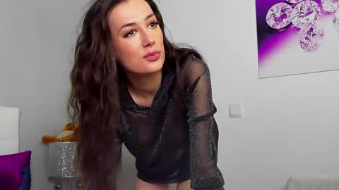 Snapshot of juliahunts chatting on 11-30-25, 07:01 JuliaHunt online show from 11-30-25, 07:01