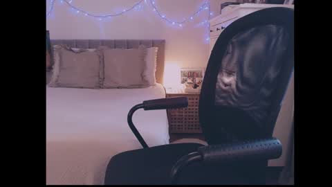 Snapshot of julialiones chatting on 10-05-25, 09:18 julialiones online show from 10-05-25, 09:18