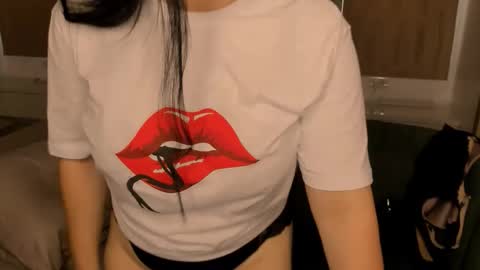 juliamillss online show from 11-21-25, 12:21