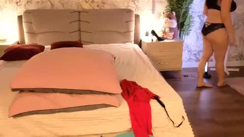juliamillss online show from 07-02-26, 12:10