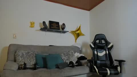 Snapshot of julian_wallace chatting on 10-29-25, 03:47 julian_wallace online show from 10-29-25, 03:47