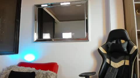 julian_wallace online show from 04-21-26, 08:55