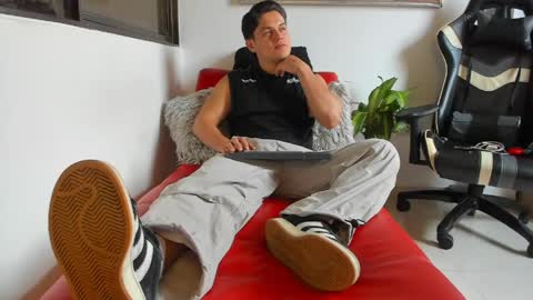 julian_wallace online show from 05-04-26, 06:26