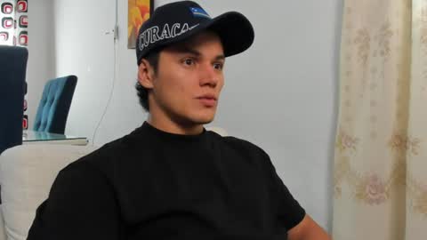 julian_wallace1 online show from 06-23-26, 01:42