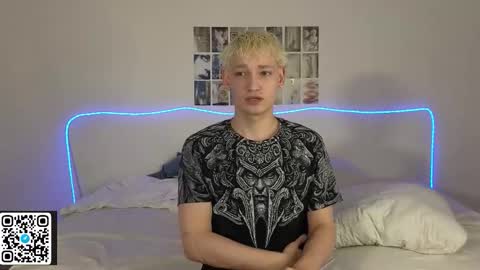 Snapshot of julian_win chatting on 03-19-26, 05:00 Eren online show from 03-19-26, 05:00