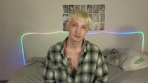 Snapshot of julian_win chatting on 03-21-26, 01:58 Eren online show from 03-21-26, 01:58