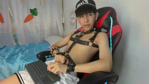 Julian online show from 04-17-26, 07:39