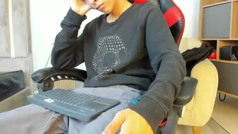 Julian online show from 05-27-26, 07:11