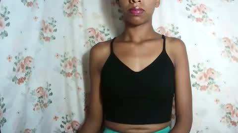 Snapshot of julianahsexy27 chatting on 01-11-26, 05:51 Nathie online show from 01-11-26, 05:51