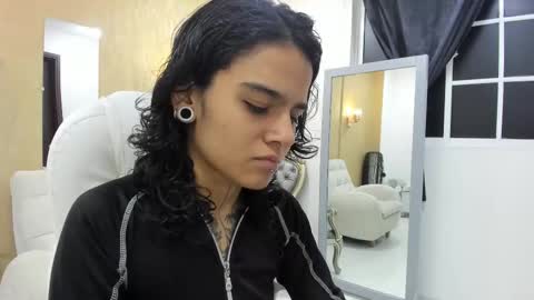 julianne_7 online show from 12-22-25, 12:35