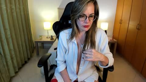 Snapshot of juliannemore chatting on 01-25-25, 03:19 Fernanda online show from 01-25-25, 03:19