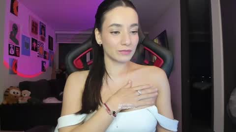 Snapshot of julidavila chatting on 04-28-26, 01:59 Jeimy Help me to reach 100 thumbs up online show from 04-28-26, 01:59