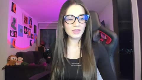 Snapshot of julidavila chatting on 04-30-26, 12:39 Jeimy Help me to reach 100 thumbs up online show from 04-30-26, 12:39