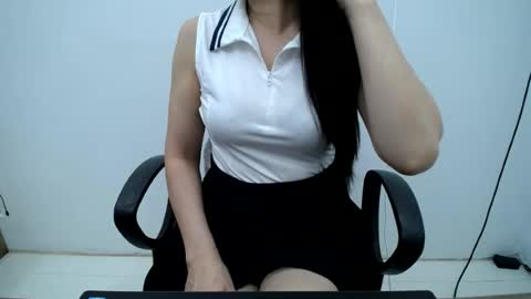Snapshot of julie9x chatting on 07-19-26, 07:39 julie9x online show from 07-19-26, 07:39