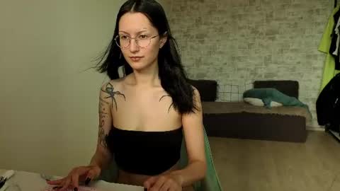 Snapshot of julie__rayls chatting on 06-25-26, 01:49 see u next time 1700 UTC 0 3 online show from 06-25-26, 01:49