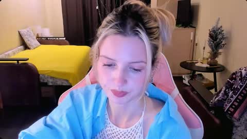 Julie online show from 12-02-25, 02:56