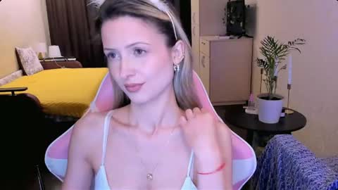 Julie online show from 04-30-26, 03:29