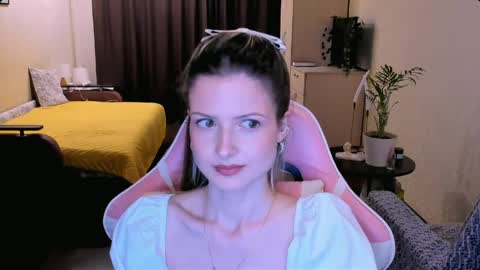 Julie online show from 05-19-26, 04:46