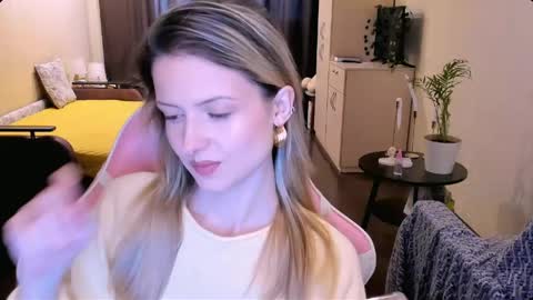 Julie online show from 05-23-26, 03:38