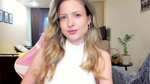 Julie online show from 06-23-26, 01:20