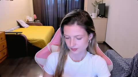 Julie online show from 07-10-26, 01:47