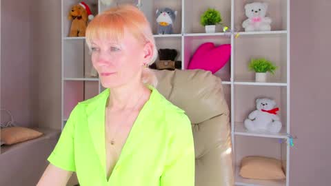 Julie Lucasss online show from 03-31-26, 09:21