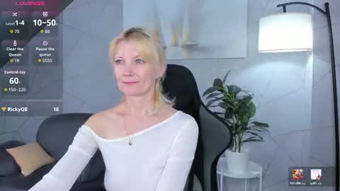 Snapshot of julie_lucasss chatting on 06-26-26, 12:15 Julie Lucasss online show from 06-26-26, 12:15