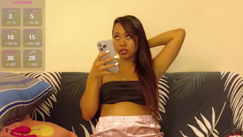 Snapshot of julie_vixen chatting on 12-21-25, 10:44 julie_vixen online show from 12-21-25, 10:44