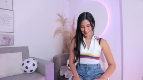 Snapshot of juliee_ross chatting on 06-23-26, 01:31 juliee_ross online show from 06-23-26, 01:31