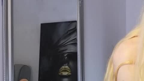 Julia online show from 11-08-25, 01:17