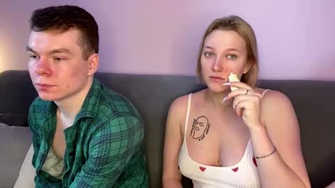 Snapshot of julielourens chatting on 01-16-26, 07:23 Julie and Thomas online show from 01-16-26, 07:23