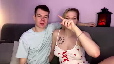 Snapshot of julielourens chatting on 01-19-26, 07:23 Julie and Thomas online show from 01-19-26, 07:23