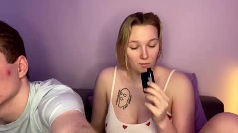 Snapshot of julielourens chatting on 02-16-26, 07:59 Julie and Thomas online show from 02-16-26, 07:59