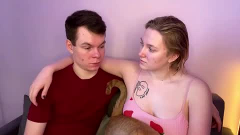 Snapshot of julielourens chatting on 02-18-26, 08:10 Julie and Thomas online show from 02-18-26, 08:10